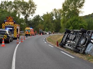 Accident en Aveyron : une automobiliste perd le contrôle dans un virage et percute un fourgon, les deux conducteurs évacués à l'hôpital