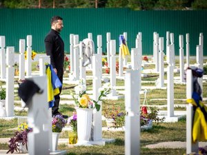 "Un risque énorme" : Volodymyr Zelensky déclare qu'une élection présidentielle en temps de guerre serait un "tsunami" qui "fracturerait l'Ukraine"