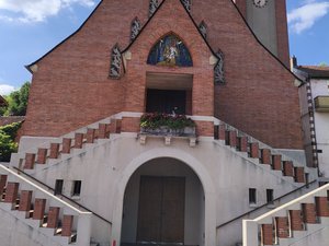 Eglises et chapelles cachées de l'Aveyron (7/7) : Notre-Dame-des-Mines d'Aubin, une église de béton et de briques à Combes