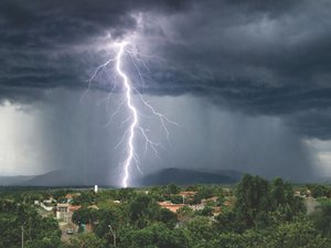 CARTE. Météo : orages, grêle et "puissantes rafales", l'Aveyron et 8 autres départements en vigilance orange, toute l'Occitanie concernée