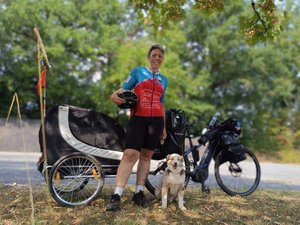 1 400 km à travers l'Occitanie : Claire Boyer se lance un défi solidaire à vélo et va traverser l'Aveyron