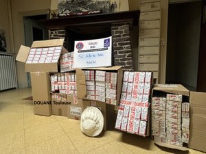 Avec 237 cartouches dans la voiture, il veut faire croire aux douaniers avoir acheté quelques cigarettes pour sa consommation personnelle