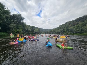 Votre été en Aveyron : le camping "Pittoresque", un havre néerlandais niché au coeur de la vallée du Lot