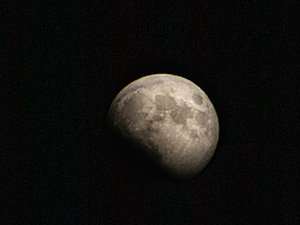 Après l'éclipse solaire du 12 août, c'est une éclipse lunaire que vous pourrez observer : mais il faudra se lever tôt !
