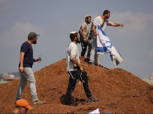 Tensions en Cisjordanie : des colons israéliens attaquent des journalistes de l'AFP en plein reportage