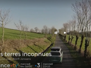 VIDÉO. "Nos Terres inconnues" : au volant de son van, l'aventurier Samuel Ostiguy conduit l'humoriste Jeanfi Janssens sur les routes de l'Aveyron ce mercredi soir sur "France 3"