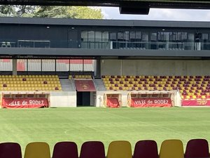 Football : "Elle a pu rester au repos, ça lui a fait du bien", à Rodez, la pelouse de Paul-Lignon tend vers le mieux