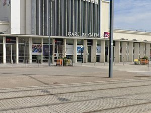 Une voiture fonce dans la foule devant la gare de Caen : deux morts, "potentiel différend amoureux", identité du conducteur... Ce qu'il faut retenir des déclarations du procureur