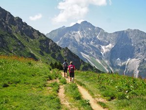 La famille était partie se promener dans le massif de la Chartreuse, la maman trébuche et meurt après avoir chuté de plusieurs mètres