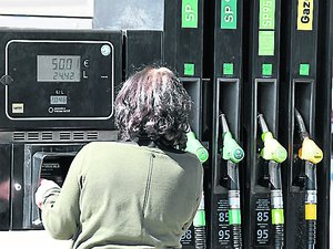 Carburants, habits, aliments... Les prix à la consommation en hausse, jusqu'où grimperont-ils ?