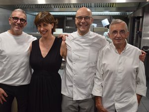 VIDÉO. "Nous sommes reconnaissants" : à Rodez, un dernier service rempli d'émotions au Café Bras après douze ans derrière les fourneaux