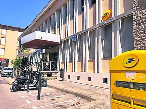 "Ca fait quinze jours que j'entends les mêmes sornettes" : le ras-le-bol des postiers qui se mettent en grève, des retards de livraison à prévoir en Aveyron