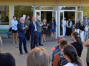 Rentrée scolaire : "On fait tout pour tenir bon", promet Arnaud Viala, face à la déprise démographique qui touche les collèges en Aveyron