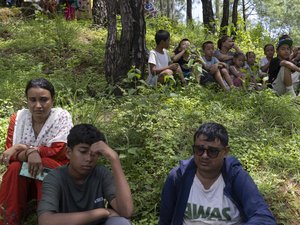 VIDÉO. Crue géante dans l'Himalaya : comment ce directeur d'école n'a eu que quelques minutes pour sauver plus 1 600 enfants de la mort