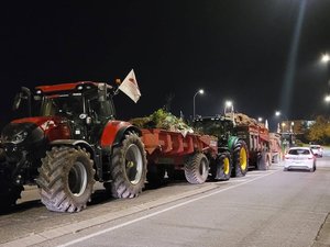 L'agriculteur tire deux coups de feu en l'air pour éloigner des voleurs présumés, qui portent plainte : de quoi réactiver aussi la colère agricole
