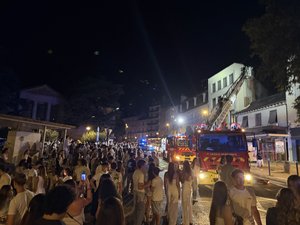 VIDÉO. Un incendie se déclare dans les cuisines d'un restaurant de Rodez, le bar voisin où se tenait une soirée étudiante, évacué par précaution