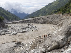 Crue géante dans l'Himalaya : nouveaux sauvetages, plus de 1 300 morts, des proches toujours sans nouvelles... le point dix jours après la catastrophe