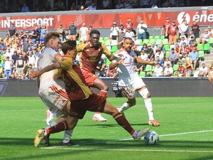 Football : "Il n'y a pas forcément d'explication", avance le défenseur de Rodez Loni Laurent sur la multiplication des débuts de matches ratés après le revers à Metz (4-1) ce samedi