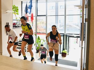 En images : plus de 1 200 participants ont pris le départ de la course des 500 marches, un trail urbain inédit dans les escaliers de Rodez