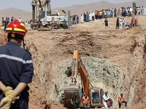 Ayoub était "coincé sous une épaisse couche de terre" : en Algérie, le garçon de 10 ans sorti sans vie du puits dans lequel il était tombé après une course contre la montre de quatre jours