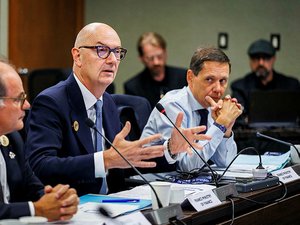 "Si on ne fait rien, on va dans le mur" : épargne salariale, pensions de retraite... Quelles sont ces pistes d'économie pour le projet de budget 2027 ?