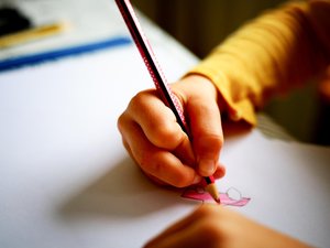 Seulement deux élèves lors de la rentrée scolaire dans ce village du Cantal à la frontière de l'Aveyron