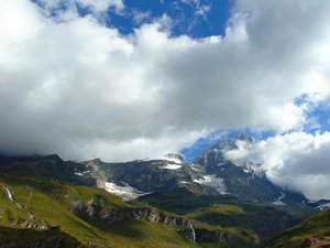Disparition inquiétante dans les Alpes : en reconnaissance sur le Cervin pour un record, une traileuse n'a plus donné signe de vie depuis qu'elle atteint le sommet
