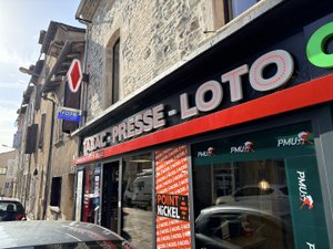 "On a été surpris, il était bien cagoulé", le buraliste du tabac-presse braqué en Aveyron, raconte