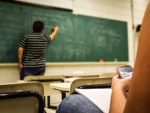 Classement Pisa : "Des scores de plus en plus bas", les résultats inquiétants des élèves français et une maîtrise de la lecture en chute libre partout dans le monde