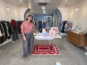 "C'est un peu de l'anti-fast fashion" : sur la place du Bourg à Rodez, Marion Donnet invite à visiter sa "Maison Bisous"
