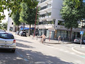 "Il est sorti de son bus et m'a donné trois coups de poing" : un jeune cycliste agressé par un chauffeur Agglobus à Rodez ?