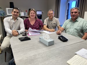 "Nous connaissons souvent tout le monde dans nos communes" : la situation particulière des maires ruraux face à la montée des violences conjugales