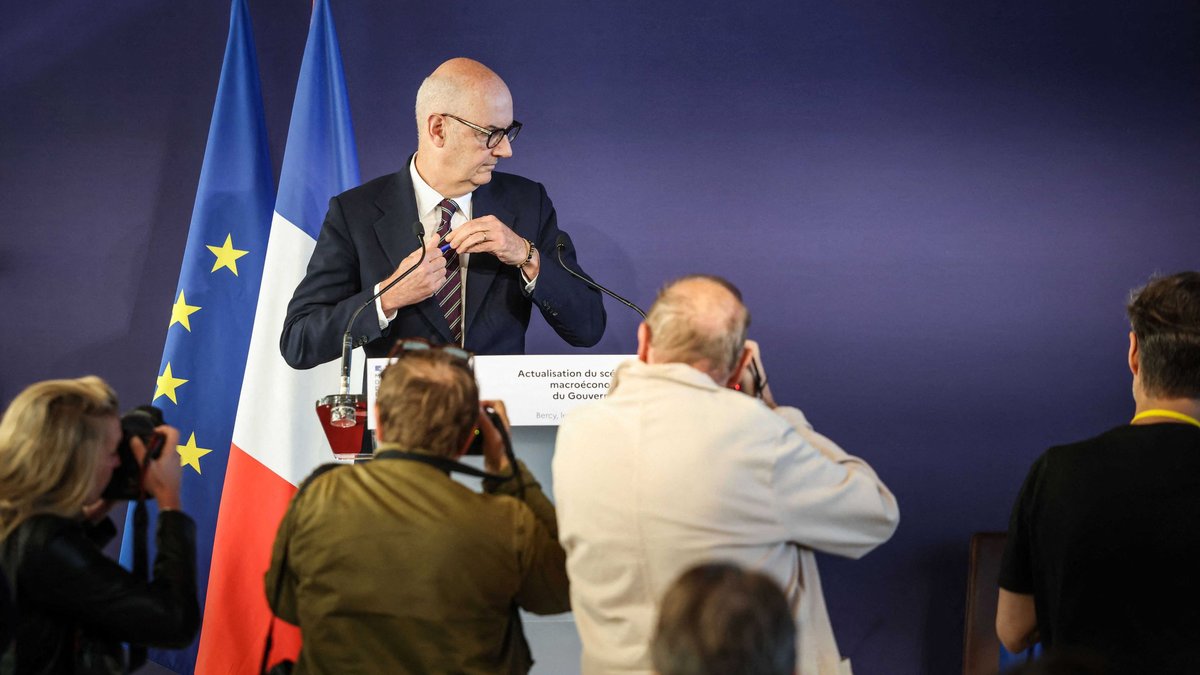 Prix des carburants records , croissance revue à la baisse ... La colère gronde , les appels à la mobilisation se multiplient pour le 17 octobre