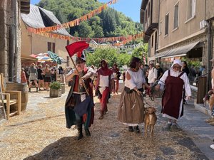 VIDÉO. "Cette année, on a un engouement de jeunes qui sont motivés pour faire vivre cet événement" : Estaing remonte le temps pour ses 26es Médiévales