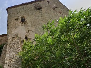Tornade dans l'Aude : le château de Pomas menace de s'effondrer sur les maisons, le sort s'acharne sur le village audois frappé par la tempête