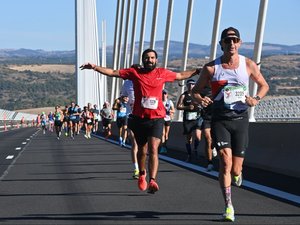 DIAPORAMA. Course du Viaduc : 10 000 coureurs ont pris de la hauteur à Millau, retour en images sur l'événement sportif à 245 mètres du sol