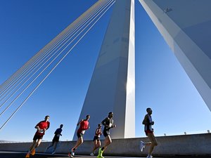 Course à pied : des milliers de coureurs ont fait vibrer le viaduc de Millau