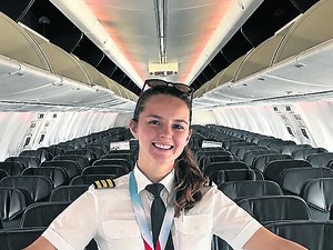 Officier pilote de ligne chez Luxair, l'Aveyronnaise Léa Carlos vient de prendre son envol !