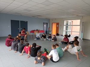 "Chaud du podcast" : autour de l'artiste Julie Caty, un micro ouvert pour la jeunesse aveyronnaise
