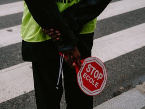 "Elle n'est jamais arrivée ici" : panique chez les parents venus récupérer leur enfant à la garderie, leur fille de 3 ans a été oubliée dans le bus le jour de la rentrée