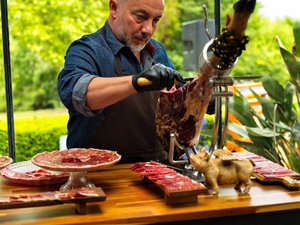 Halles de Rodez : la fête du jambon va être célébrée dans une ambiance basque ce vendredi
