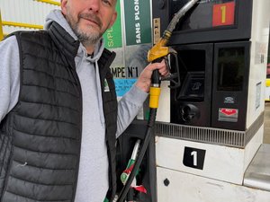 ENTRETIEN. "Il faut que l'État baisse les taxes" : face à la hausse du prix des carburants, les pompistes indépendants sont à bout de souffle