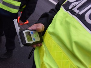 La mauvaise idée du jour : pour aller voir son addictologue, elle prend le volant avec 2,7 grammes d'alcool dans le sang et provoque un accident