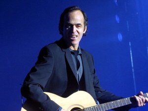 "De toute façon il n'est plus capable de jouer de la guitare" : Jean-Jacques Goldman trop diminué pour répondre à l'invitation de Céline Dion sur scène
