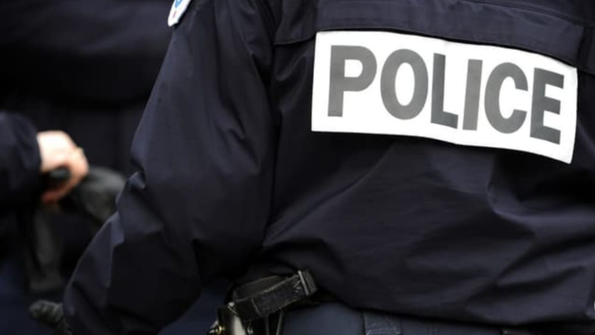 Il roulait à moto et tirait des coups de feu : retrouvé chez lui, l’individu est abattu après avoir blessé un policier