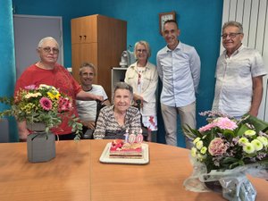 Un siècle d'énergie et de générosité : l'Aveyron a une nouvelle centenaire, Hélène Féral a fêté ses 100 ans