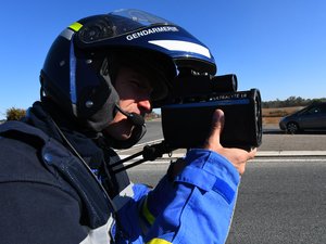 Sur le même tronçon de l'A75, les gendarmes voient passer cinq automobilistes à plus de 150 km/h au cours du week-end