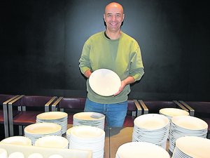 "Dans quelques jours, on va passer devant, mais on ne rentrera plus" : les arts de la table du Café Bras servis à la vente