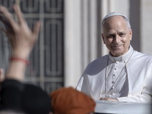Léon XIV en France : le pape a atterri dans l'Hexagone et lancé sa visite de quatre jours, suivez sa première journée dans le pays