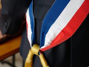 Le maire gère sa commune à 5 000 km de distance depuis l'Afrique, les habitants en colère demandent sa démission